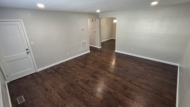 Building Photo - 205 Glen Echo Dr
