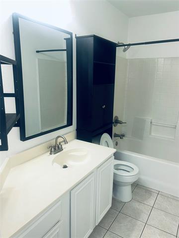 Building Photo - 702 Kristi Ln