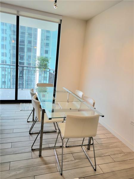 Building Photo - 999 SW 1st Ave