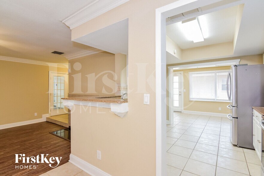 Building Photo - 8006 La Serena Dr