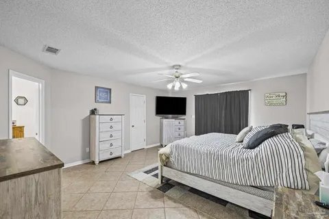 Building Photo - 5658 Derby Dr