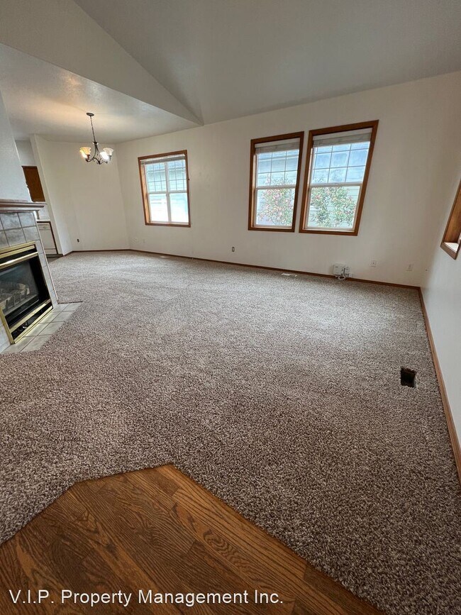 Building Photo - 3 br, 2 bath House - 1228 NE Multnomah Dr.