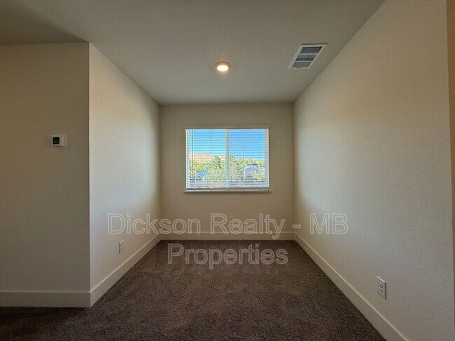 Building Photo - 1640 Prancer St
