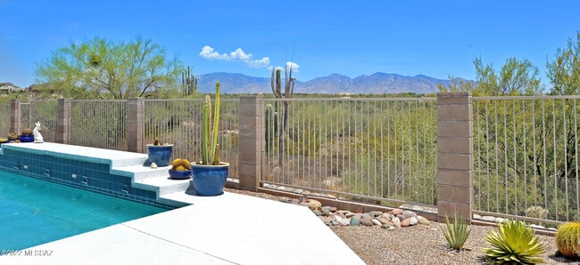 Building Photo - 12866 N High Hawk Dr