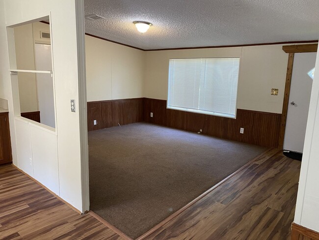 Building Photo - Double Wide for Rent on 1/2 Acre in Crawfo...