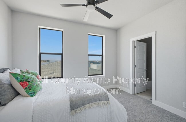 Building Photo - 7930 Kennedy Hill Dr