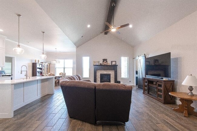 Building Photo - 2244 E Kellan Ct Terrace