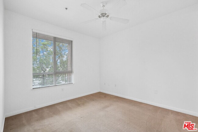 Building Photo - 100 S Alameda St