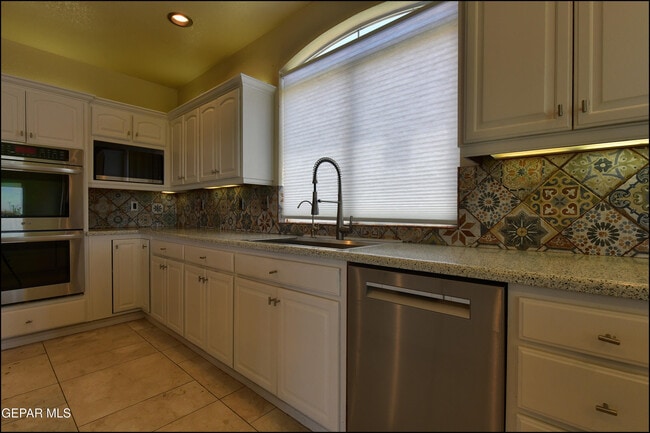 Building Photo - 6732 Pearl Ridge Dr