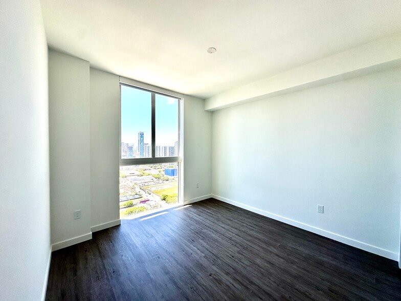 Building Photo - 133 NE 24th St