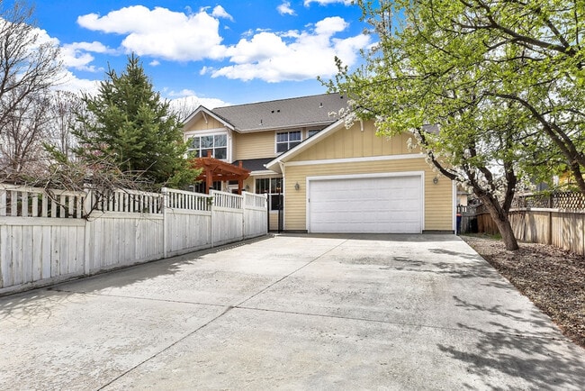 Building Photo - 5722 W Hidden Springs Dr