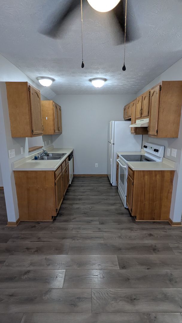 Building Photo - MN Cedar Village (861)