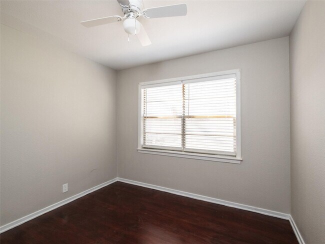 Building Photo - 3215 Soway St