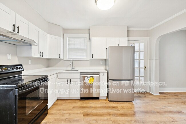 Building Photo - 11 Cedar St