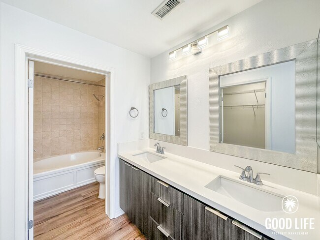 Building Photo - SD: Luminous 3BD/2BA Corner Unit in Little Italy with City Views, W/D & Private Balcony