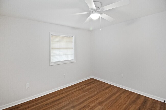 Building Photo - 1027 Tanglewood Dr