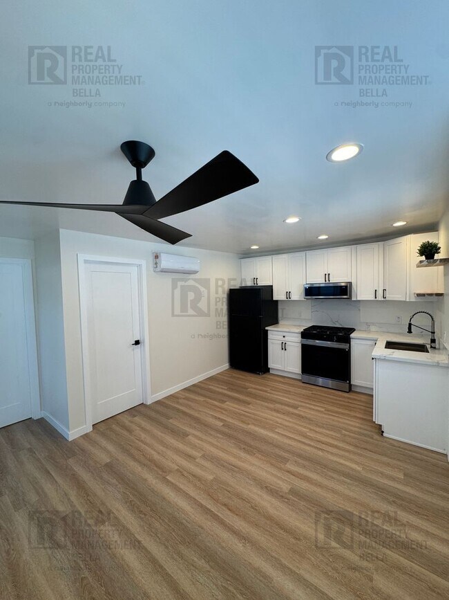 Building Photo - 1403 W Sumner Ave