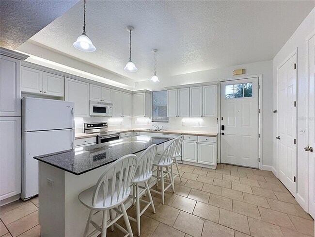 Building Photo - 2053 Green Oak Ct