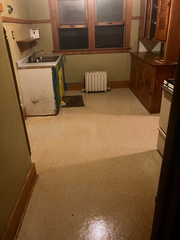 Building Photo - 405 Victoria Pl