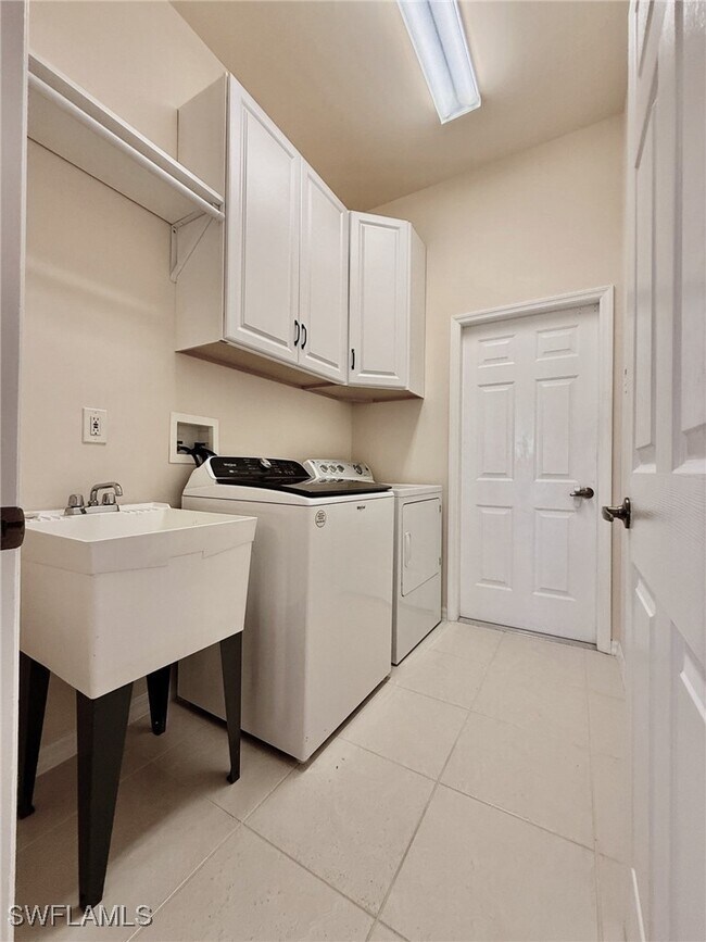 Building Photo - 1098 Port Orange Way