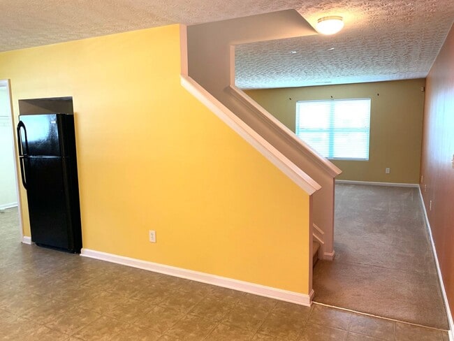 Building Photo - Beautiful 3 Bed 3 Bath Home For Rent!
