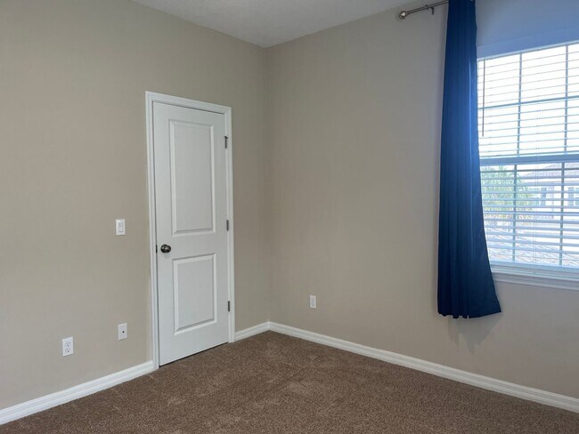 Building Photo - 2601 Pinnacle Ln