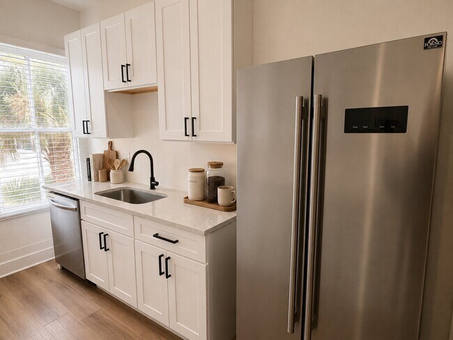 Building Photo - Renovated 4BR Just Minutes from Flagler! Historic Downtown Living! Lawn Care Included! ((Recently...