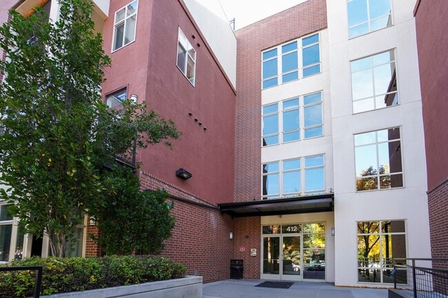 Building Photo - 412 S 13th St