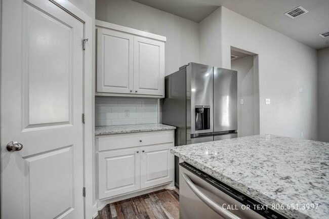 Building Photo - Gorgeous 3/2/2 in SW Lubbock