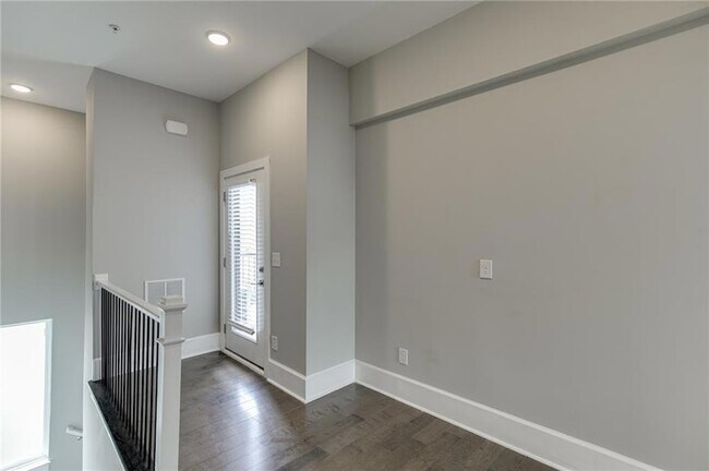 Building Photo - 456 Parkway Dr NE