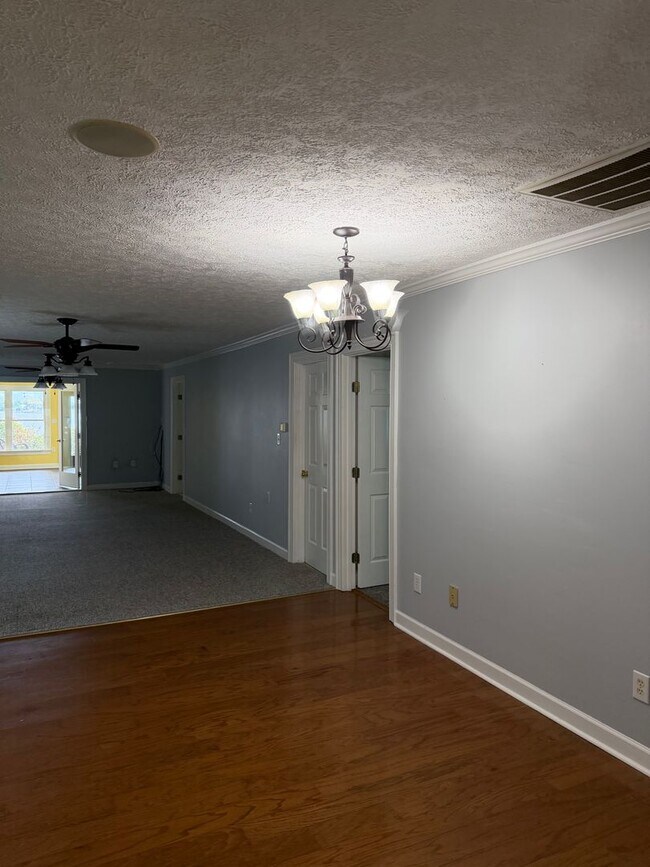 Building Photo - Fabulous 3 bedroom 2 bath in waterfront community!
