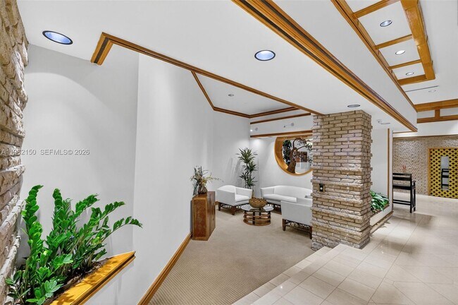 Building Photo - 2 Grove Isle Dr