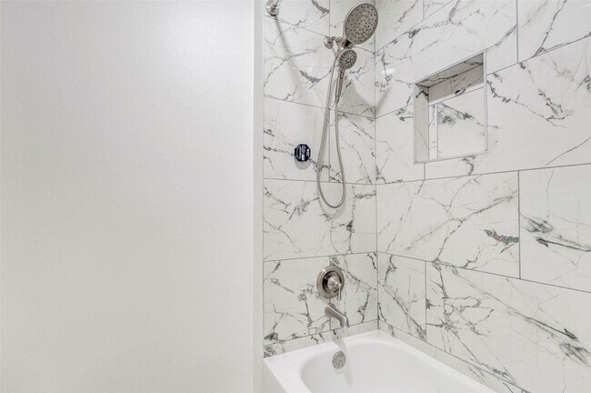 Building Photo - 26511 Cresent Cove Ln