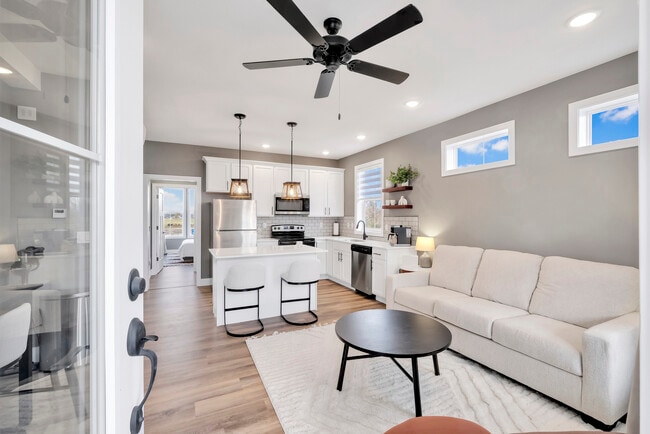 Building Photo - 214 Great Loop E Dr