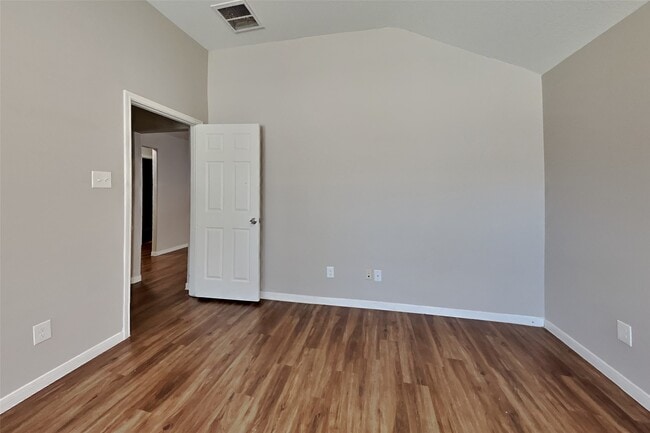 Building Photo - 16716 Foursquare Dr