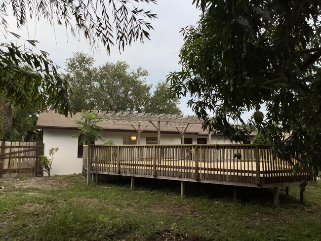 Building Photo - 2545 Conroy Dr