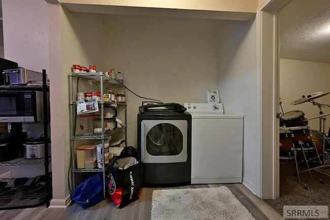 Building Photo - 425 2nd St