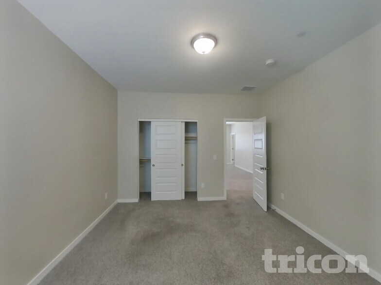 Building Photo - 4537 E Granada St