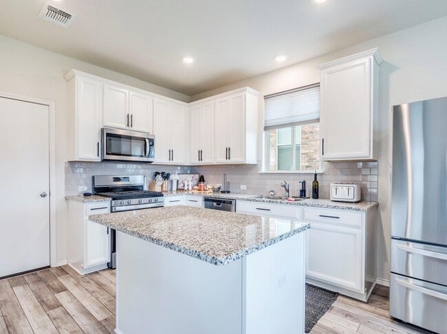 Building Photo - 624 Pepperbark Loop