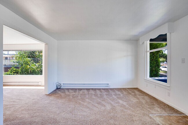 Building Photo - 3221210