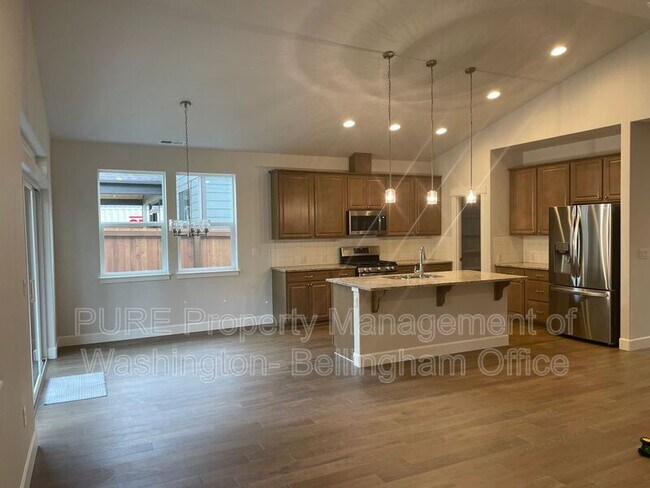 Building Photo - 1365 Wds Pt Lp