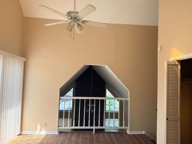 Building Photo - Two Bed/ Two Bath Duplex Home, Close to Ft. Sam Houston