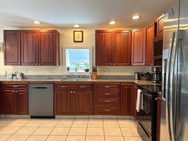 Building Photo - Winter Rental: Available Now-June 30th