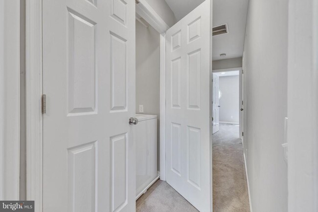 Building Photo - 5980 Kimberly Anne Way