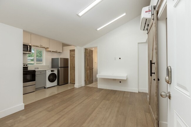 Building Photo - Chic 2BD/1BA ADU in Beautiful Granada Hills