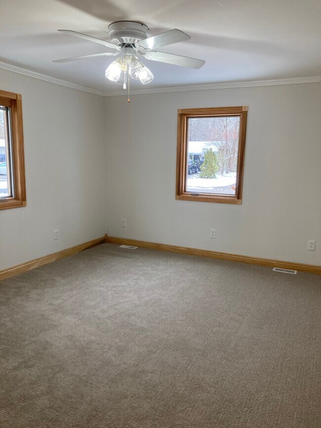 Building Photo - 2401 Bristol Rd