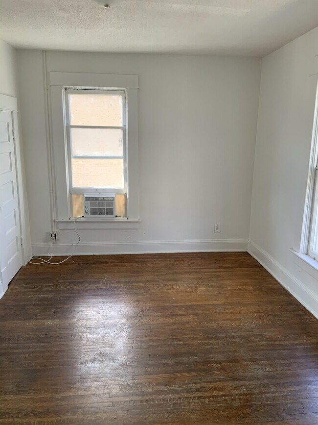 Building Photo - 1104 E McCarty St