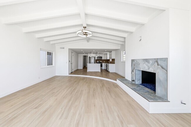 Building Photo - 3010 W Oceanfront