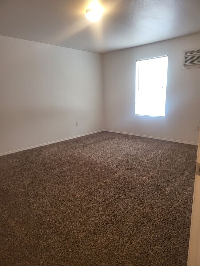 Building Photo - 215-217 K Street -Duplex