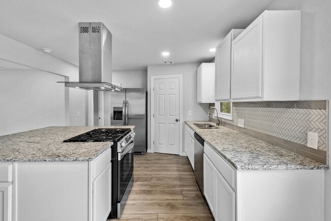 Building Photo - 3 Bed, 2 Bath Home Available in Gentry!